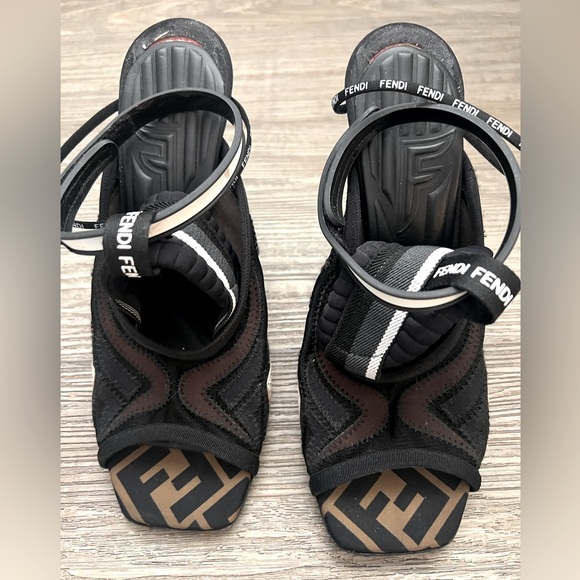 Beautiful Sandals Fendi✨ - Picture 2 of 9